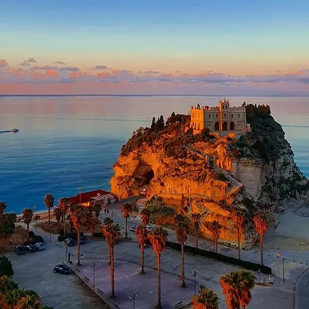 Morgana, Nel Centro Di Con Vista Mare! Tropea
